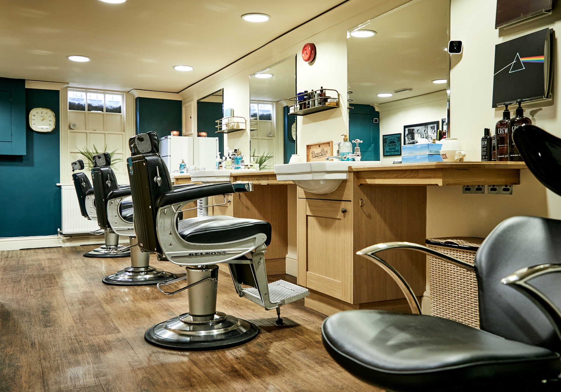 https://bondsbarbershop.co.uk/media/Locations/Winchester/default/bonds-winchester-0003-img-6340.jpg